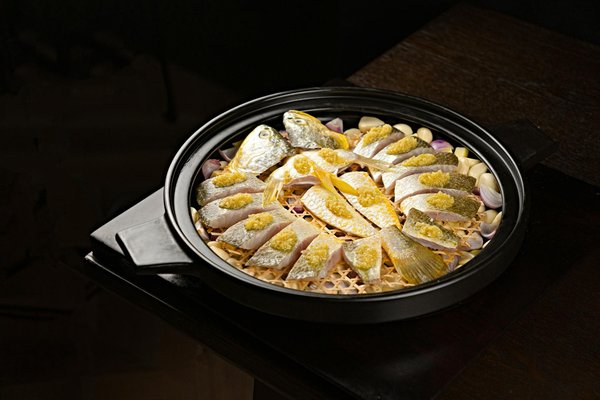 How do you bake a traditional Battenberg cake with precision?